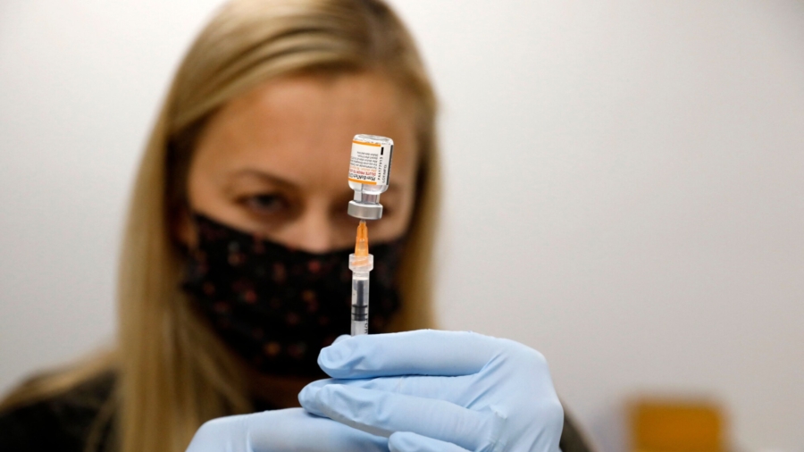 US Appeals Court Upholds Decision to Block Vaccine Mandate for Contractors in 3 States