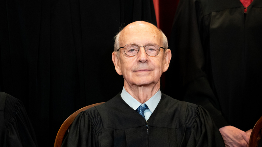 Supreme Court Justice Stephen Breyer to Retire
