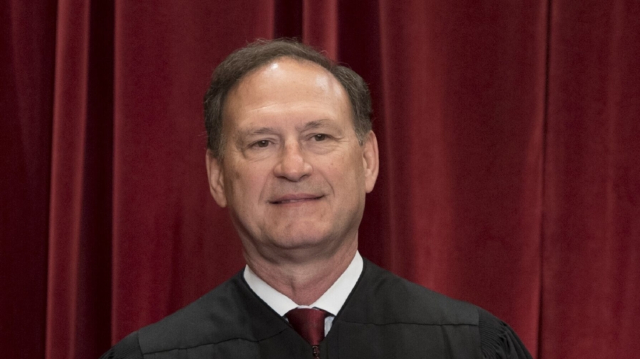 Justice Samuel Alito Says Congress Cannot Regulate Supreme Court