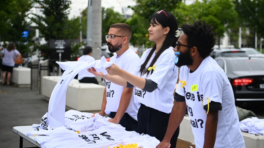 Activists Hold T-Shirt Campaign for Peng Shuai