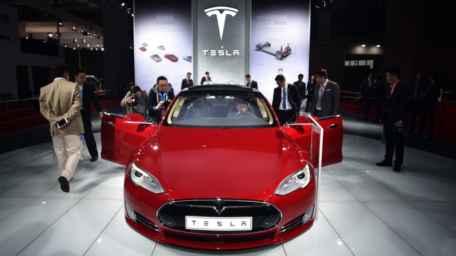 Tesla Sees Supply Chain Issues Throughout 2022 After Record Earnings