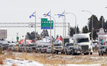 Canadian Trucker Convoy Rolls Toward Ottawa