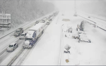 Drivers Snowed-In All Night as Major Section of I-95 Shuts Down in Virginia