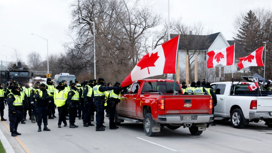 Police Make Arrests to Clear Protest Blockade at Major Canada–US Border Crossing