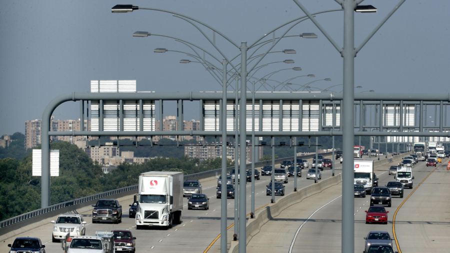US Trucker Convoy to ‘Shut Down’ Traffic on Major Roads Outside Washington: Organizer