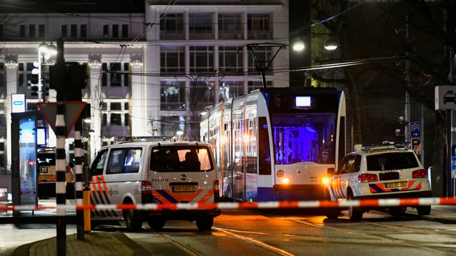 Hostage Taker in Amsterdam Apple Store Dies of His Injuries