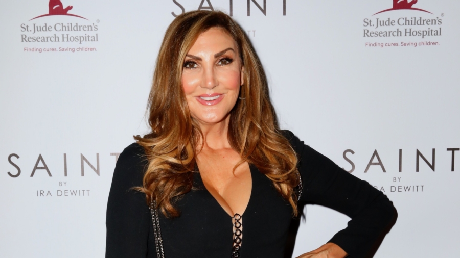 Comedian Heather McDonald Collapses on Stage, Fractures Skull