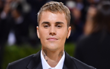 Justin Bieber Announces He Is Suffering From Rare Partial Facial Paralysis Disorder