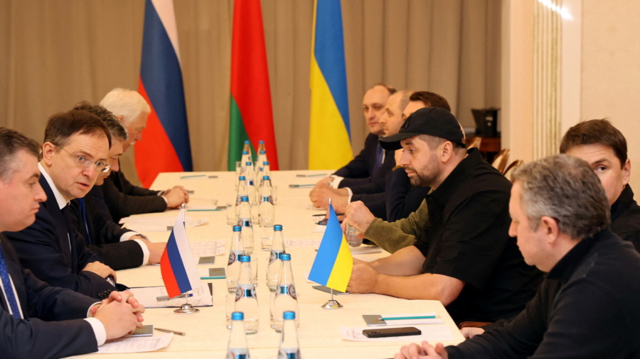 Russia–Ukraine Peace Talks Begin Without Zelensky; Kremlin Forces Seize 2 Ukrainian Cities