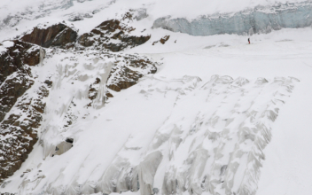 Avalanche in Austria Near Swiss Border Kills 5