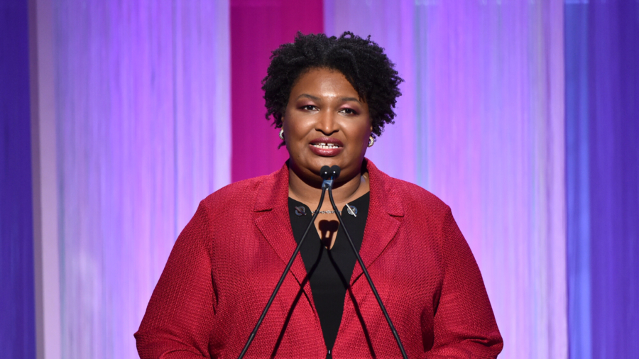 Stacey Abrams’ Campaign Responds After Gubernatorial Candidate Poses Maskless With Masked Children