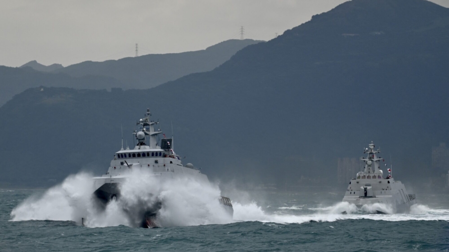 China, US Flex Military Muscles Near Taiwan Amid Ukraine Tensions