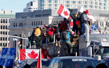 Man Arrested After Jeep Hits Protesters at Winnipeg Trucker Convoy Rally
