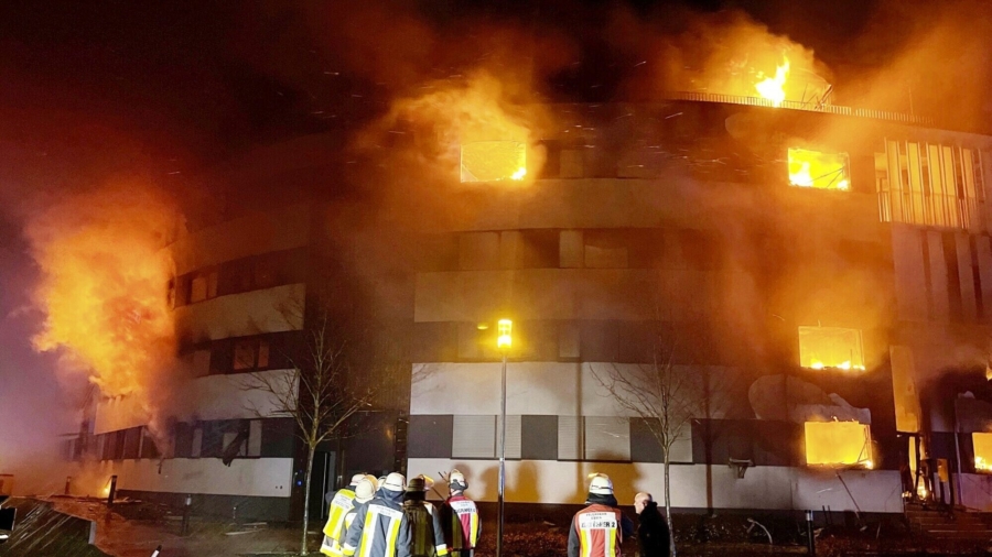 Fire Breaks Out at German Residential Complex, 3 Injured