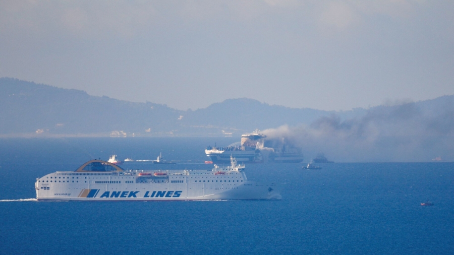 Greece Reports First Fatality After Blaze on Ferry, 10 Still Missing