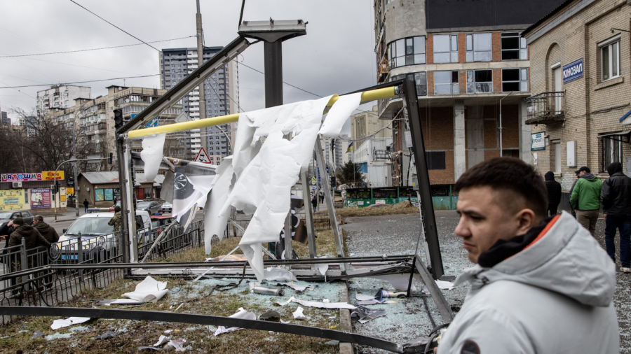 Ukraine President Calls on Citizens to Fight