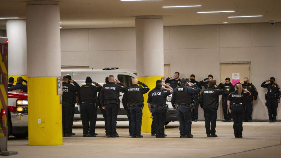 Man Fatally Shoots Texas Officer Working Security at Mall