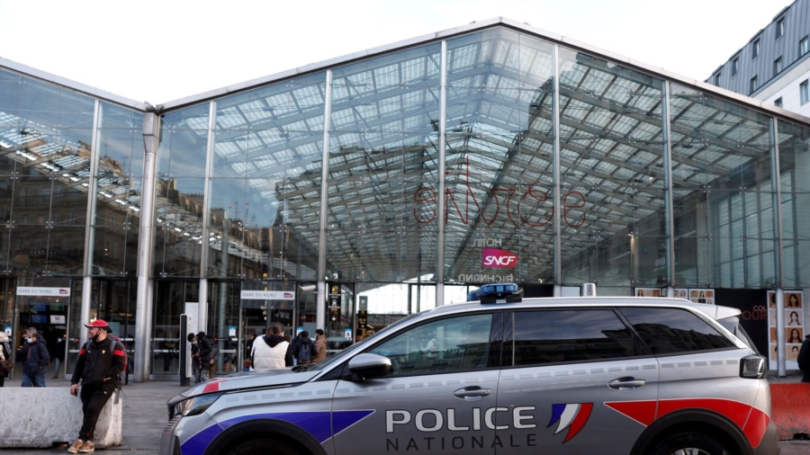 French Police Kill Man Who Attacked Them With Knife at Paris Rail Station, Minister Says