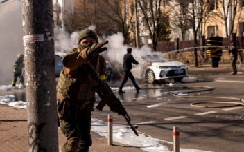 Ukrainians Battle Russian Forces to Keep Control of Kyiv