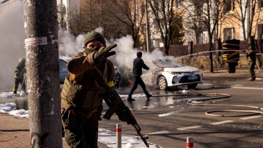 Ukrainians Battle Russian Forces to Keep Control of Kyiv