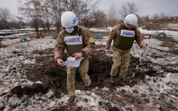 Breakaway Ukrainian Regions Order Mass Evacuations