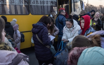 Mariupol Evacuation Effort Resumes as Ukraine Braces for Renewed Russian Offensive