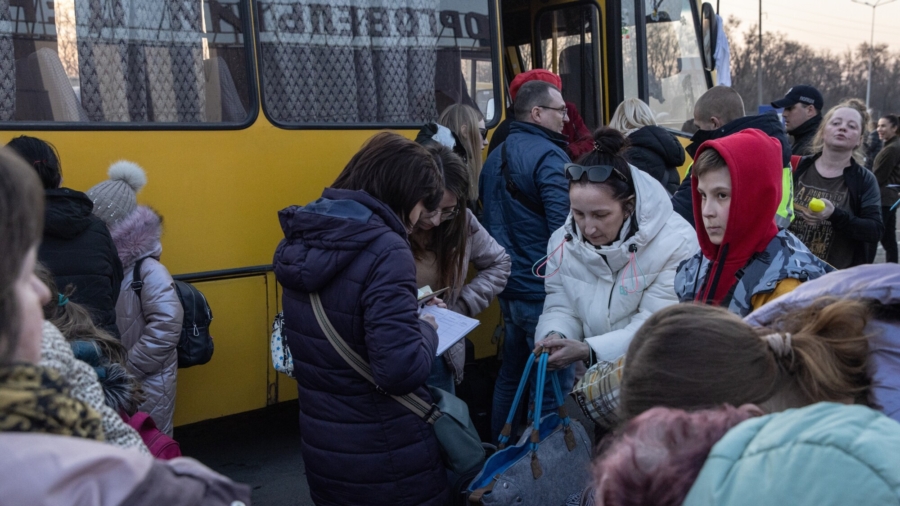 Mariupol Evacuation Effort Resumes as Ukraine Braces for Renewed Russian Offensive