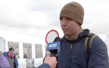 American Traveller Helps His Fiancé Escape Ukraine