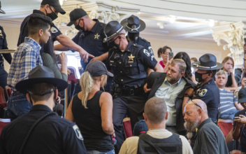 Police: Ammon Bundy Arrested in Trespassing Case