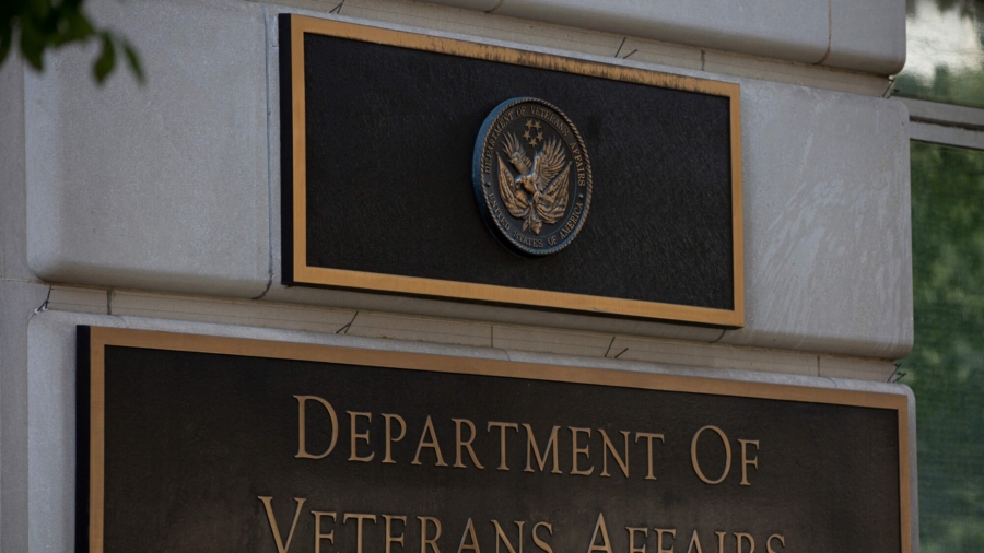 Navy SEAL-Turned Lawmaker Presses VA Secretary to Resign Over Bonus Scandal