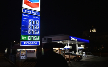 California Republicans Woo Voters at Gas Stations
