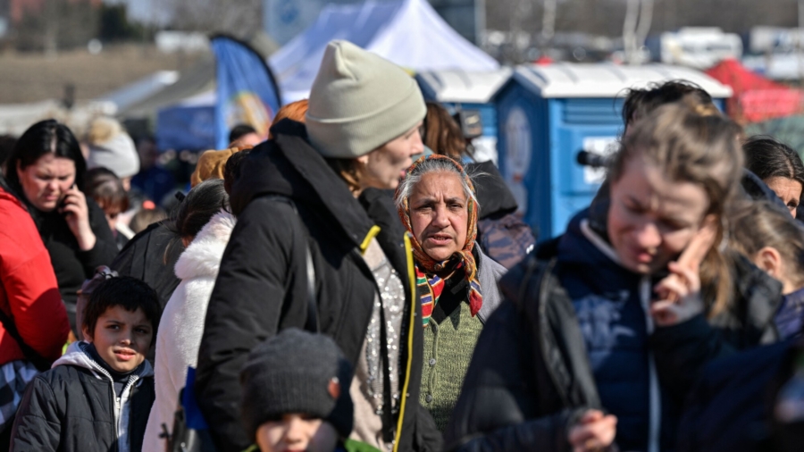 Activist Helps Ukrainian Refugees Find Homes in US