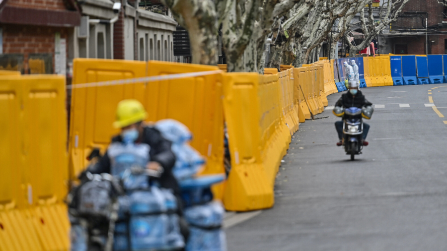 Hungry Shanghai Workers Protest Amid Lockdown