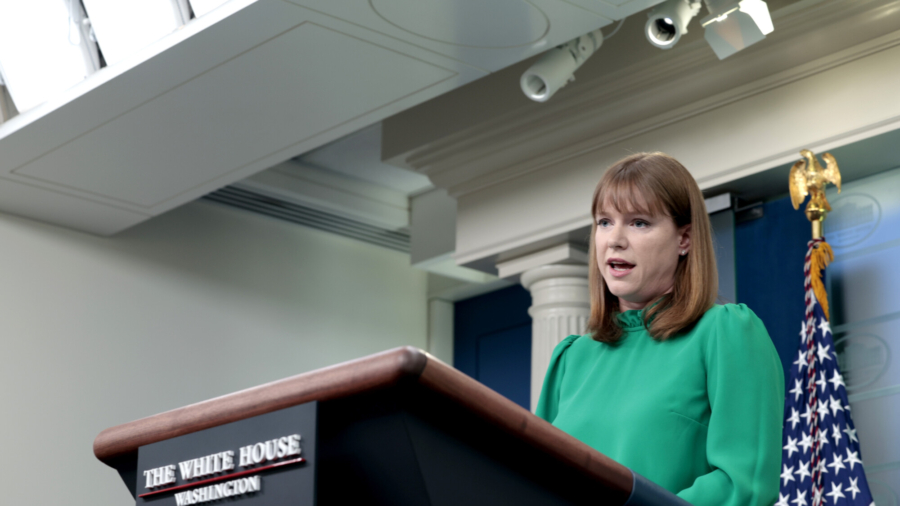 White House: Putin Is Misled by Advisers