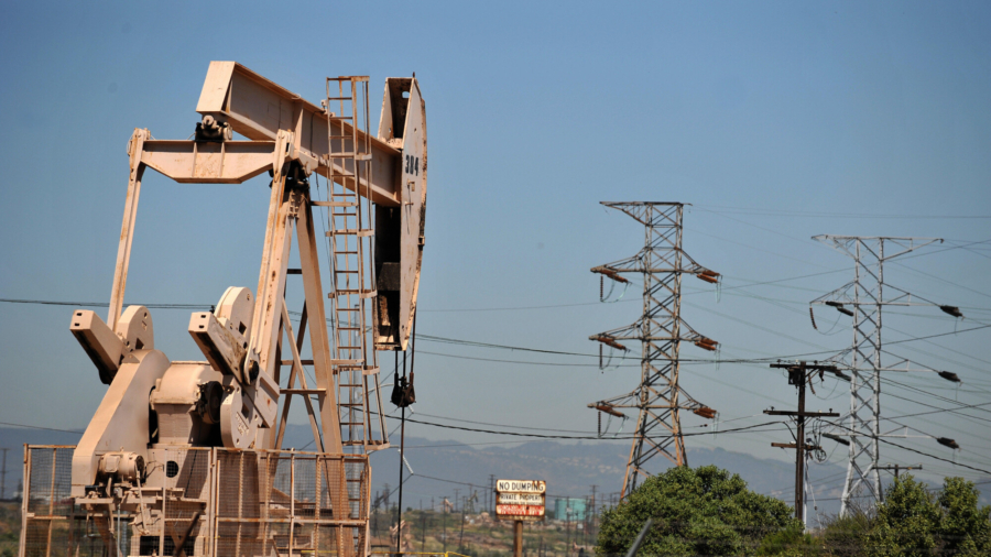 Russia Warns of Global Oil Market Collapse