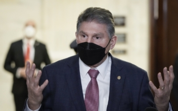 Manchin Opposes Raskin’s Fed Nomination Over Her Stance on Energy