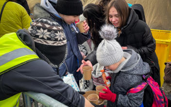 Volunteer Recounts Efforts at Polish Border