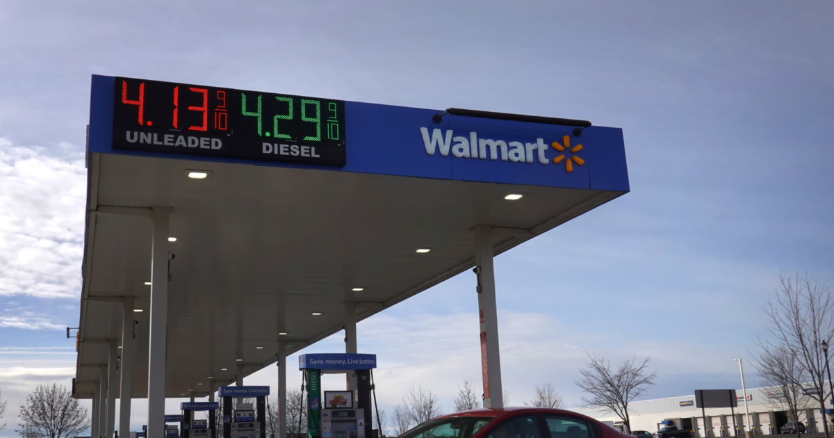 US Gas Prices Hit 4 per Gallon for First Time Since 2008 NTD