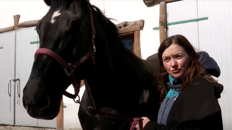 Woman Rescues Her Horse From Ukraine