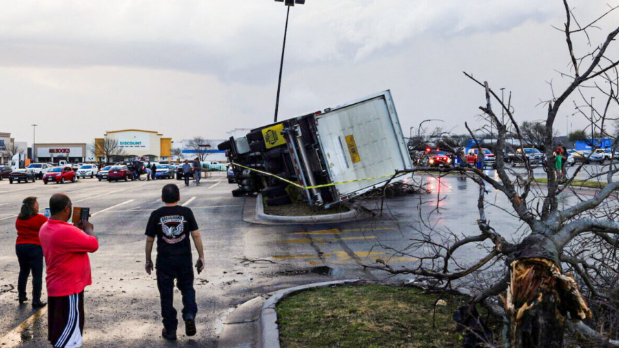 Texas Tornadoes Injure At Least 4, Destroy Homes, Businesses