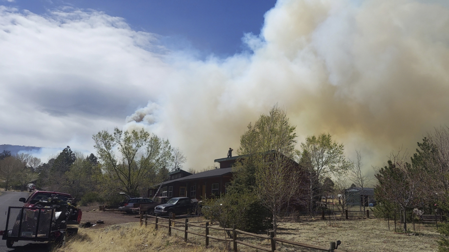 Wildfire in Arizona Forces Evacuation of Over 750 Homes
