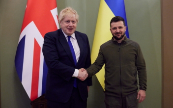 UK to Send Armoured Vehicles, Anti-Ship Missiles to Ukraine as Johnson Meets Zelenskyy in Kyiv