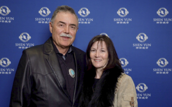Pilot Feels ‘Uplifted’ and ‘Happier’ After Shen Yun