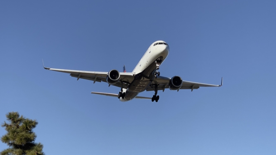 Delta Pilots Land Jet Safely After Cockpit Windshield Cracks