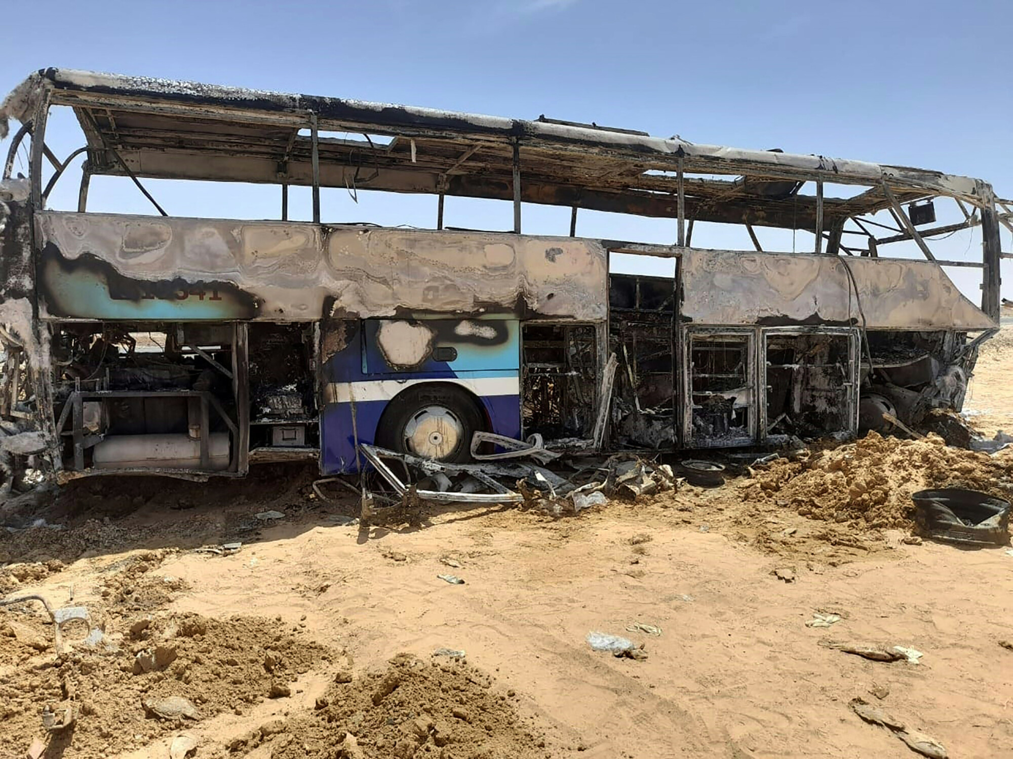Truck Hits Tourist Bus in Egypt, Kills 10 Including 4 French