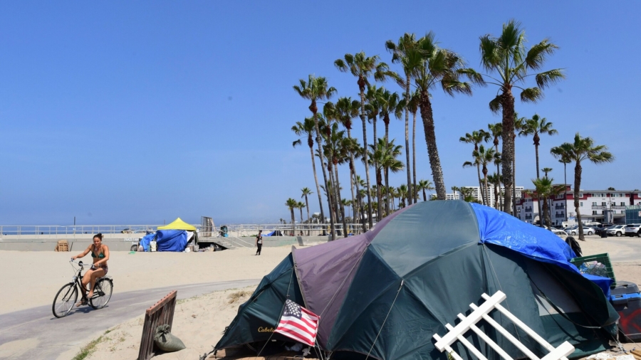 LA Sheriff Offers Help to Clean Hollywood