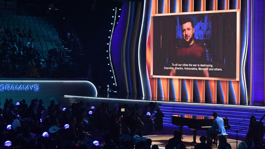 Zelenskyy Asks for Support at Grammys