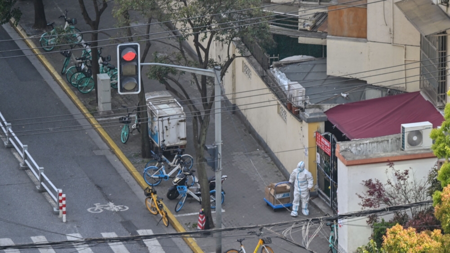 Shanghai Citizens Break Quarantine Over Lacking Food