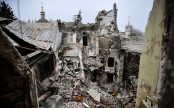 Russia–Ukraine War (April 21): Mariupol Mayor Says Lives of City’s Trapped Residents Are in Putin’s Hands