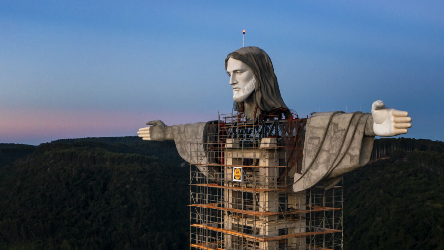 Brazilian Town Builds Giant Christ Statue